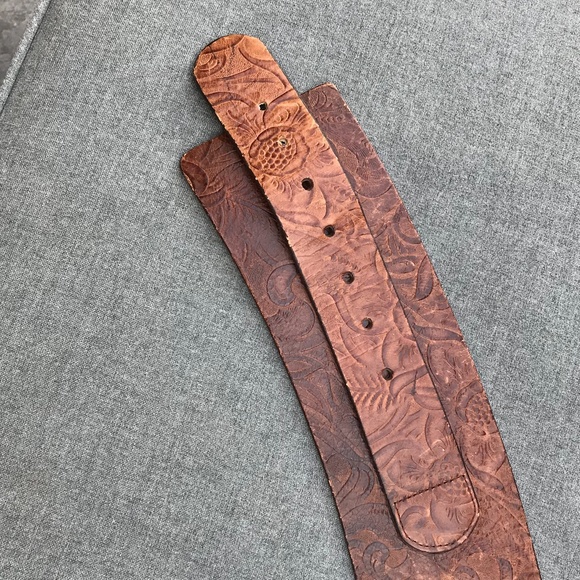 Saks, very wide Italian leather tooled belt, L - Picture 6 of 11